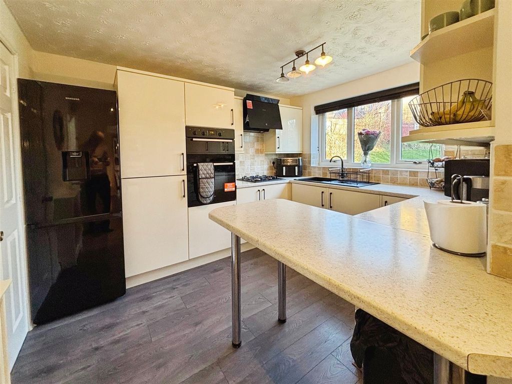 Property photo 2 of 20 Kitchen/Breakfast Room