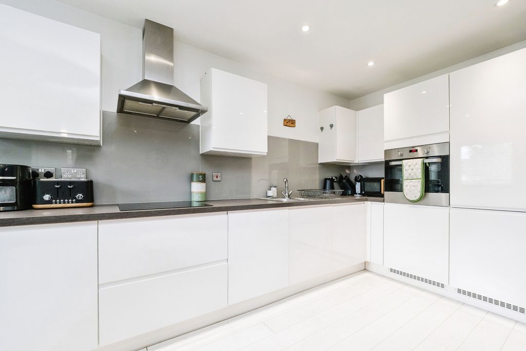 Property photo 3 of 17 Pbox-Img.Jpg