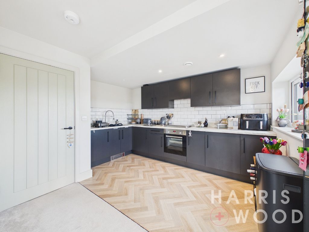 Property photo 2 of 13 4884792