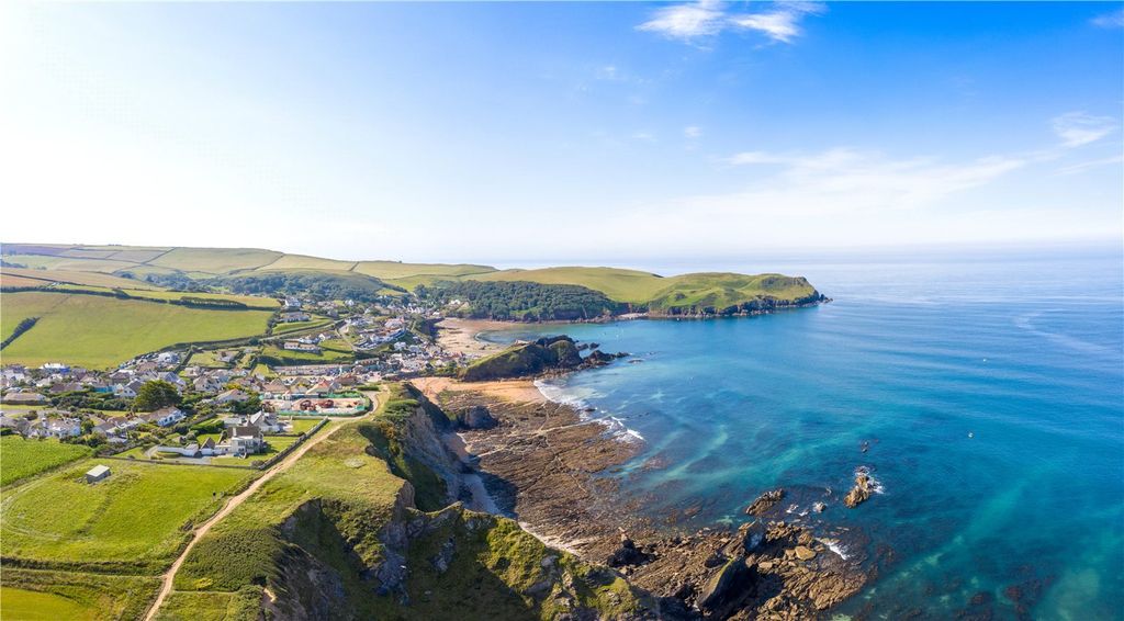 Property photo 1 of 22 Hope Cove