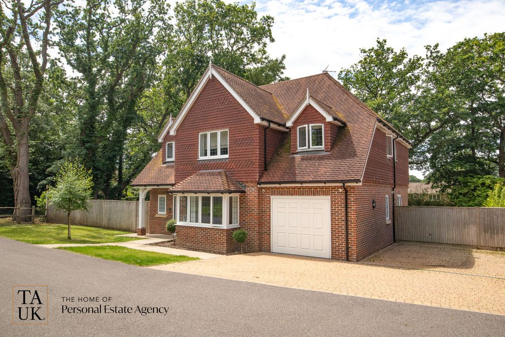Property photo 2 of 28