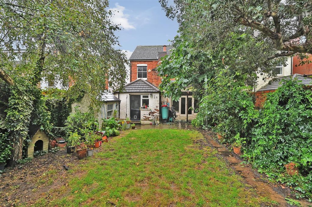 Property photo 3 of 15 10 Clinton Cres Tn38 (2).Jpg