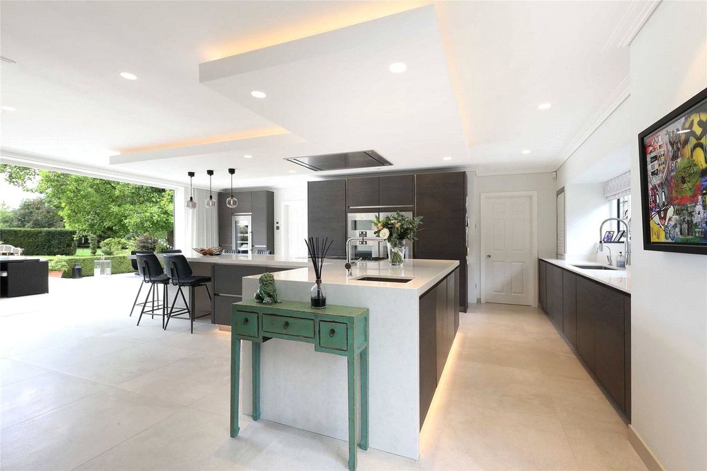 Additional image 11 of 7 bed detached house for saleHall Place Lane, Burchetts Green, Maidenhead, Berkshire SL6