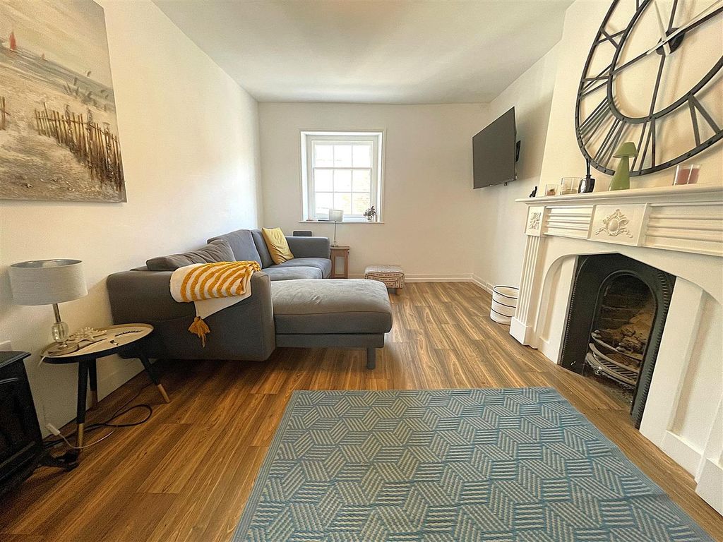 Property photo 3 of 11 2.Jpg