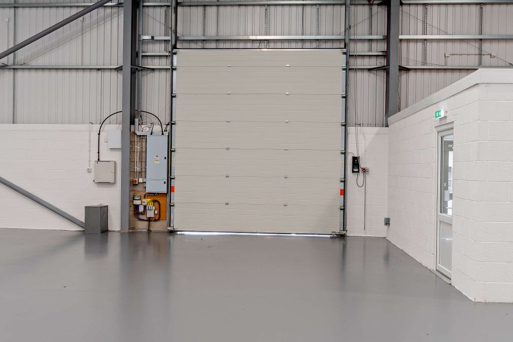 Property photo 3 of 23 8660912-Interior15-800