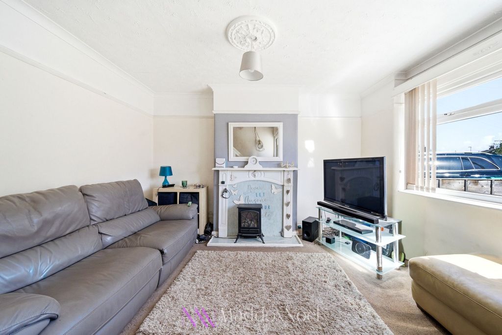 Property photo 3 of 27