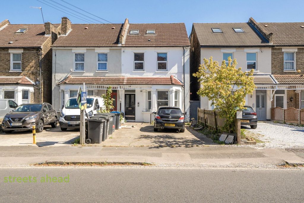 Property photo 1 of 11 2A7964A7-52d2-4E8...