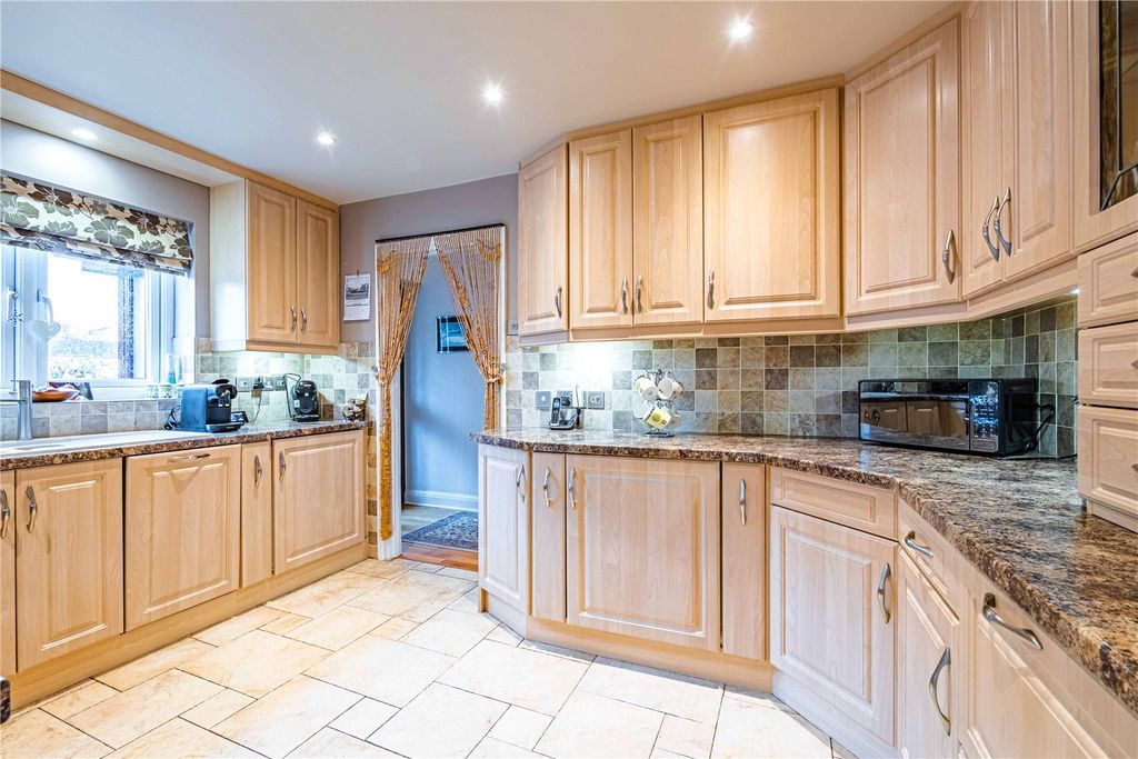 Property photo 2 of 19 Picture No. 17