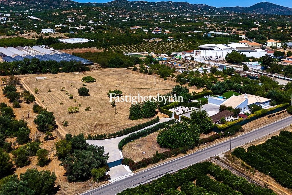 Property photo 3 of 40