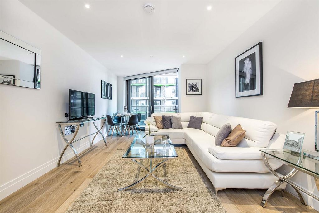 Property photo 2 of 17 93Rec.Jpg