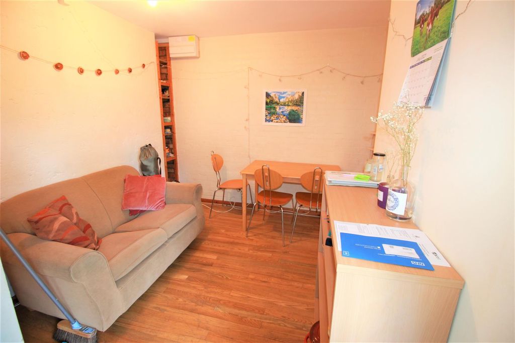 Property photo 2 of 13 Living.Jpg