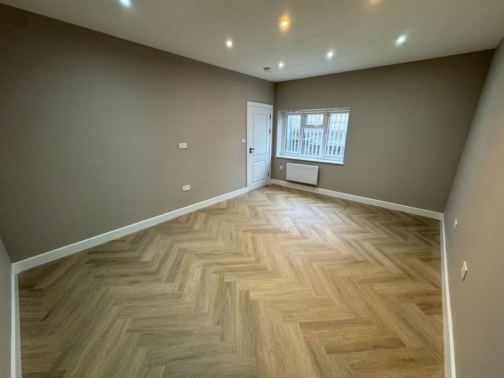 Property photo 3 of 5 Gallery