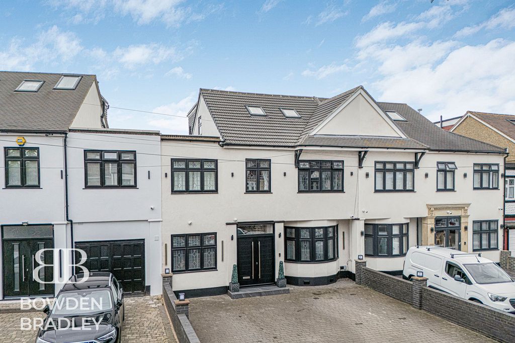 Property photo 1 of 33