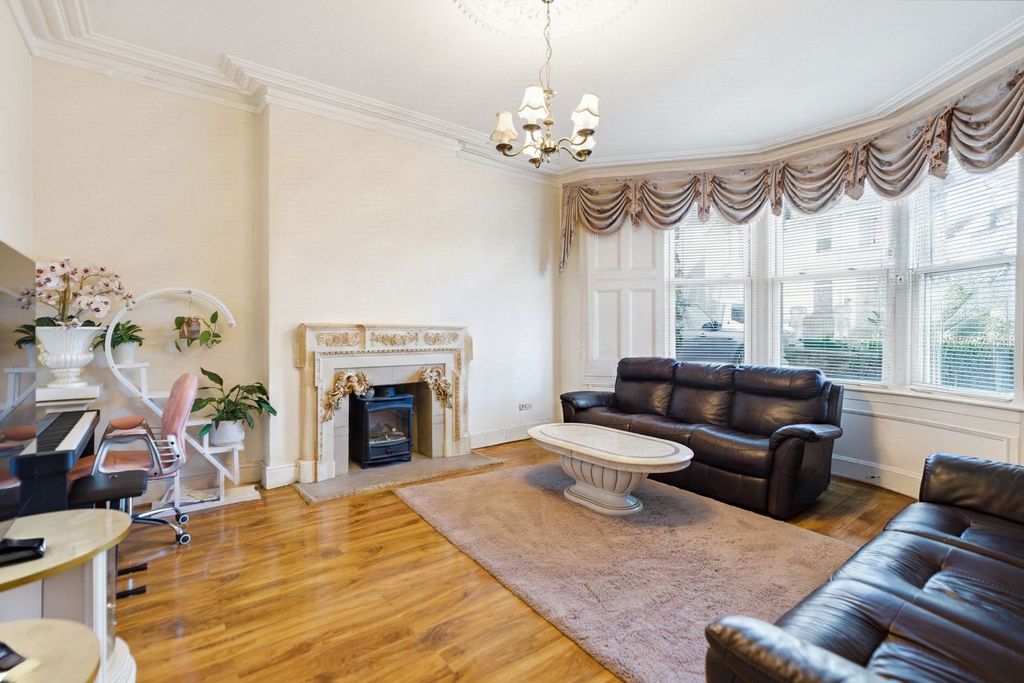 Property photo 3 of 31