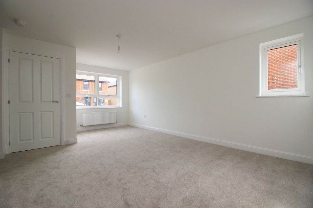 Property photo 3 of 12 Picture 3