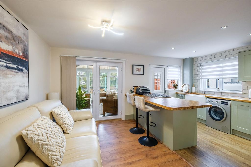 Property photo 2 of 20 Spinningdale-12.Jpg