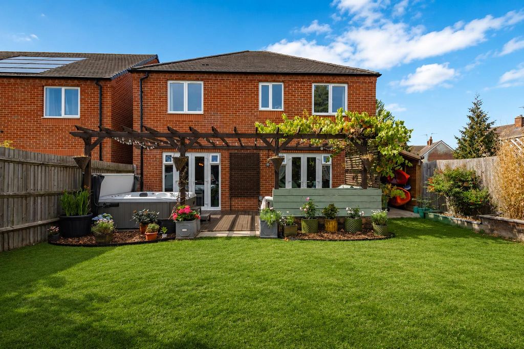 Property photo 2 of 35