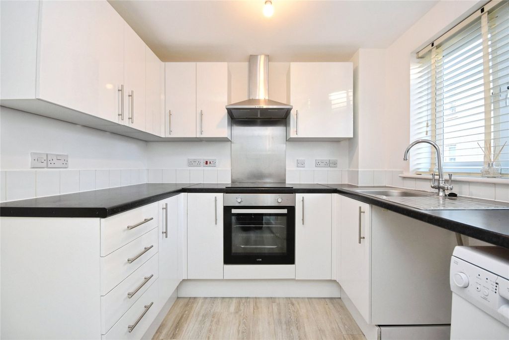 Property photo 2 of 17 Kitchen