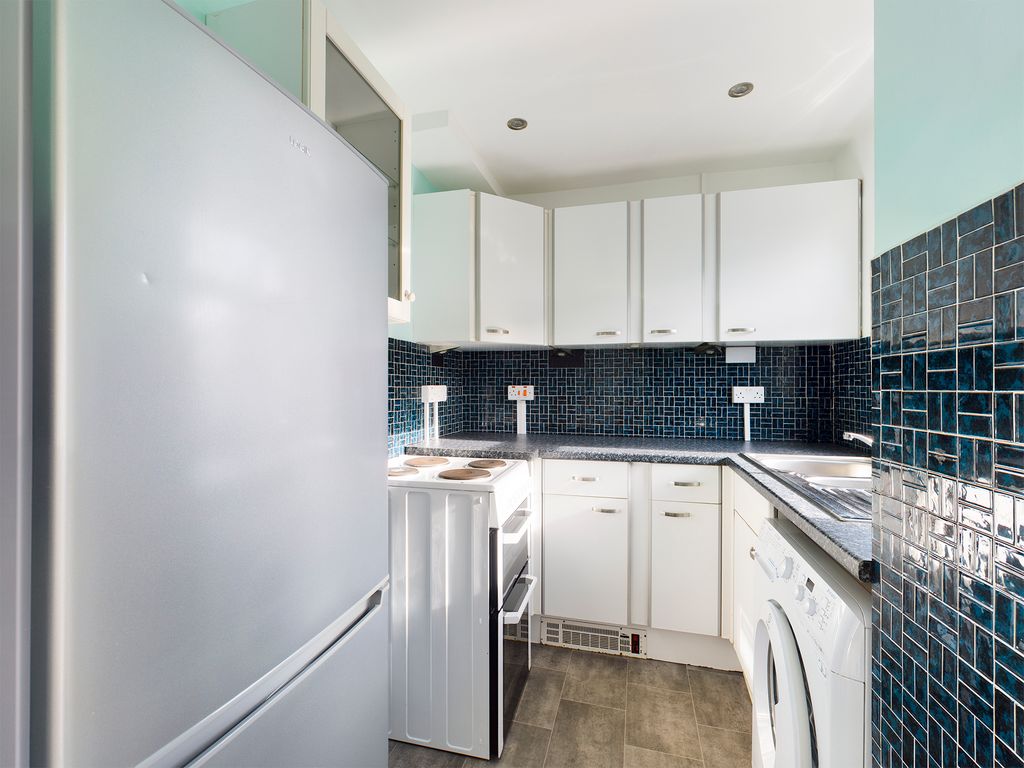 Property photo 3 of 8 Kitchen