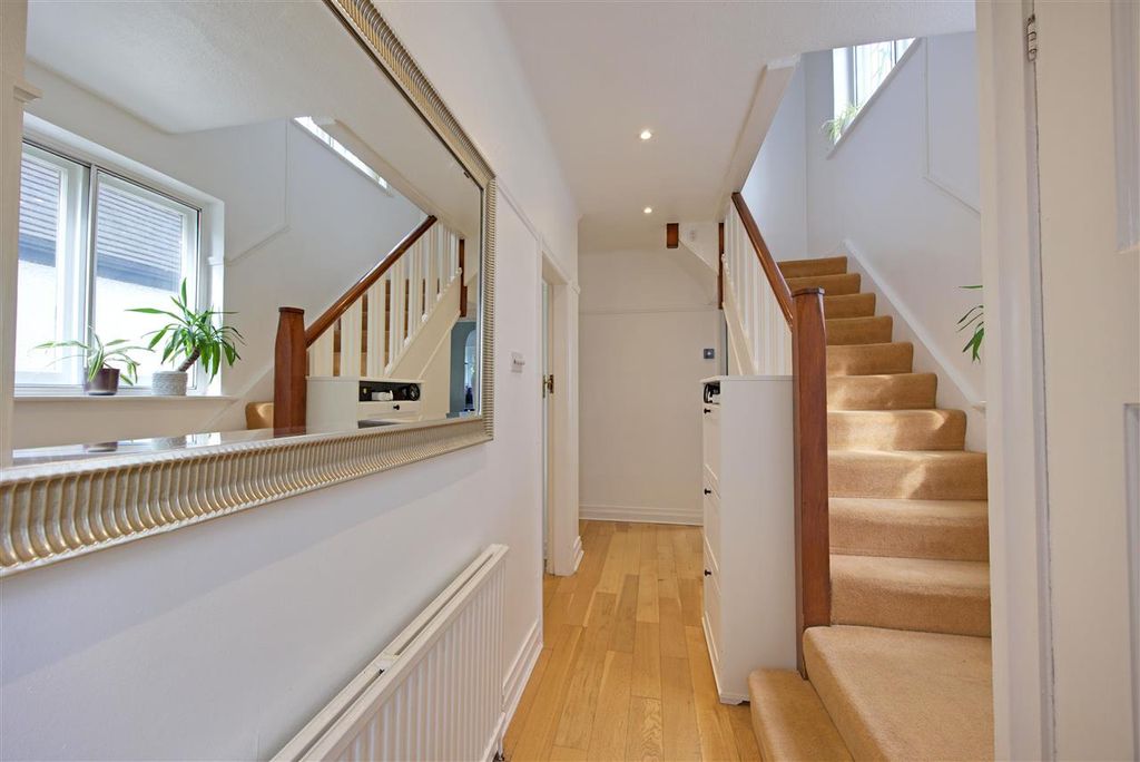 Property photo 2 of 13 Hall