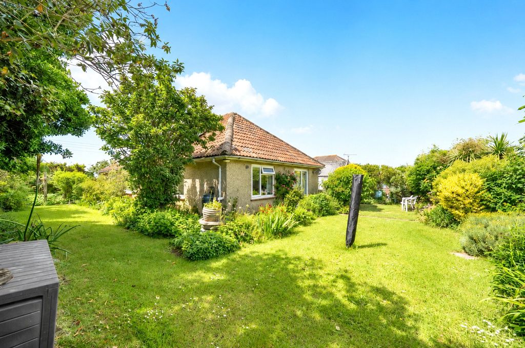 Property photo 2 of 17 Picture No. 28