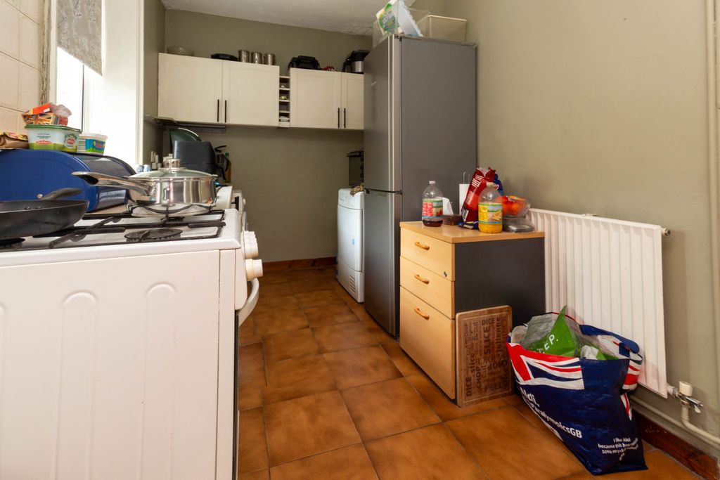 Property photo 2 of 8 Kitchen