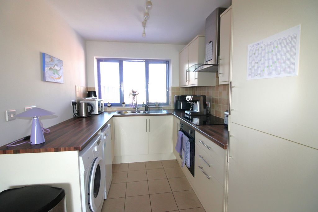 Property photo 3 of 9 Photo 7