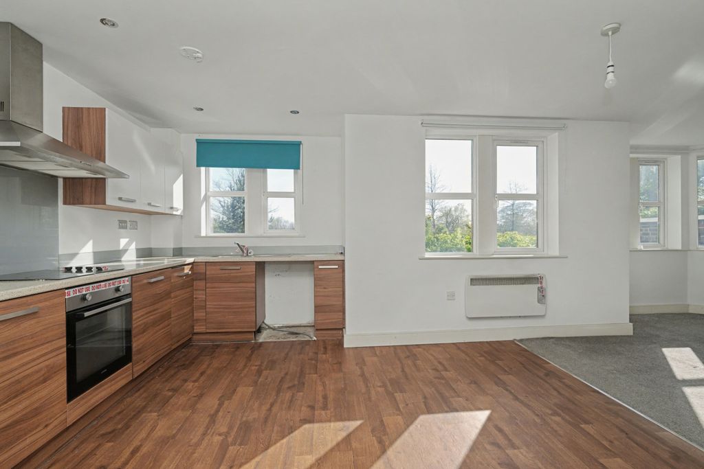 Property photo 2 of 15 Apartment 1 Parklands, 16 Park Drive, Huddersfield, HD1 4Eb