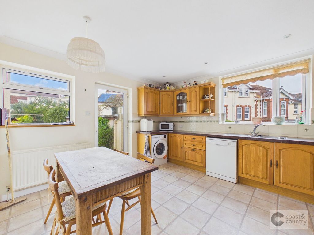 Property photo 2 of 35