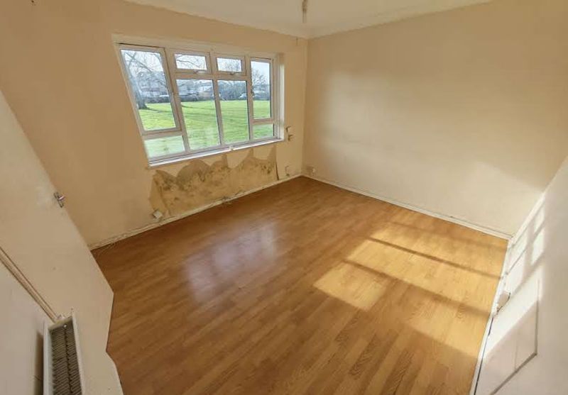 Property photo 3 of 8 Photo 4