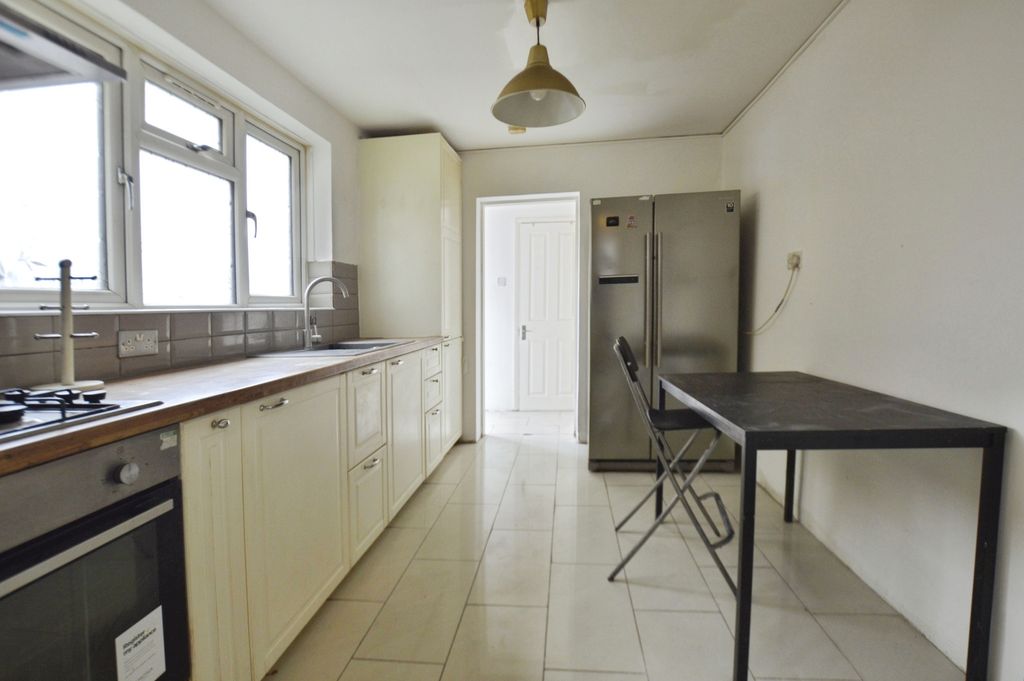 Property photo 2 of 12 Kitchen