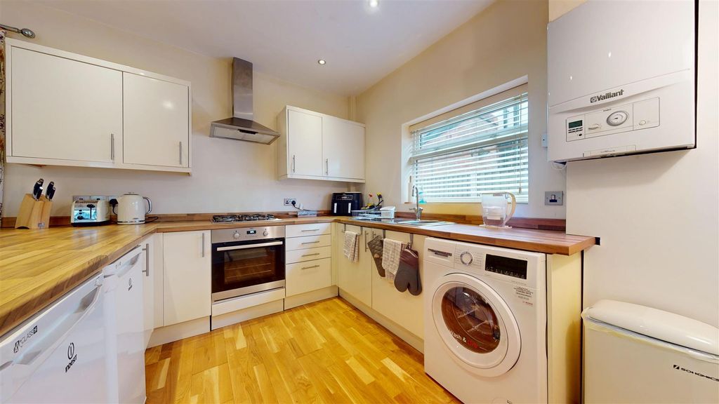 Property photo 3 of 25 Mill Lane Kitchen