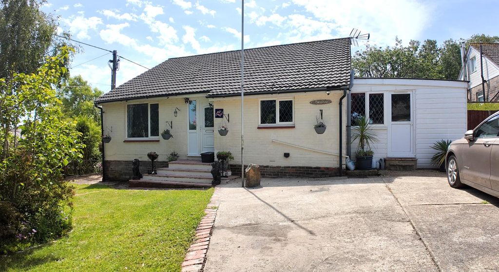 Property photo 1 of 12 Front (Exterior)