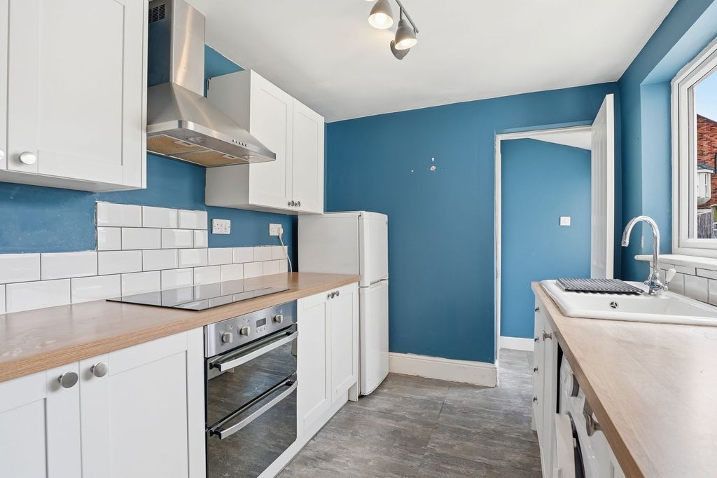 Property photo 3 of 19 Kitchen