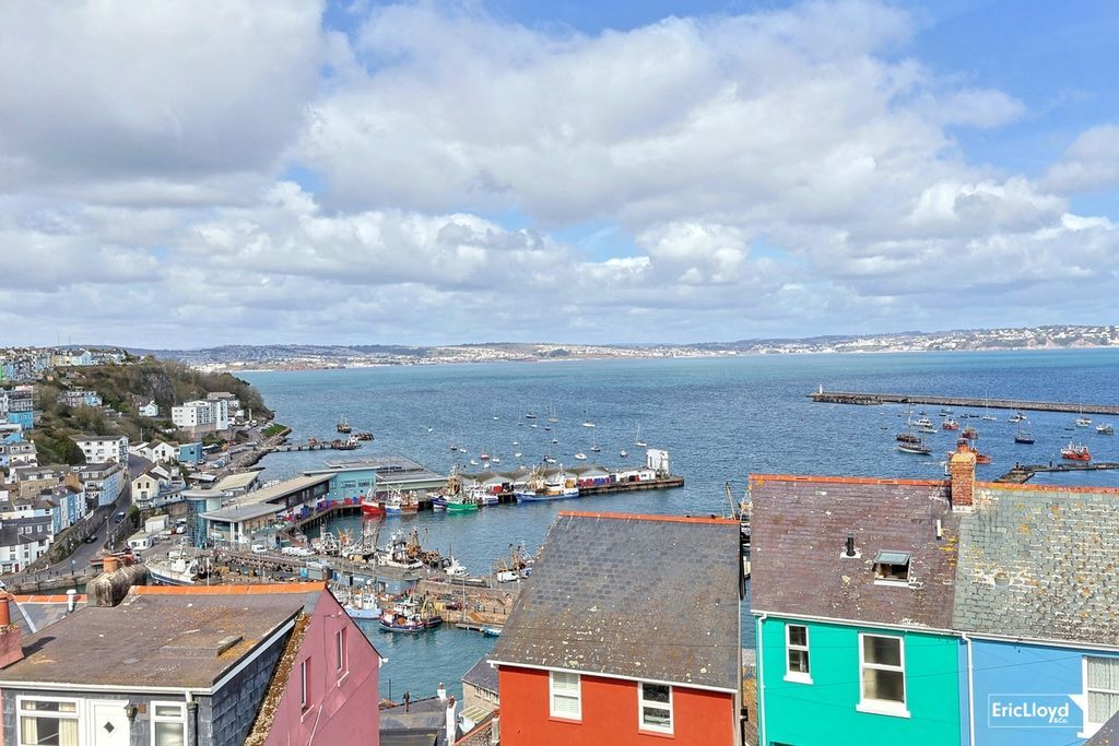 Property photo 1 of 18 Photo 2