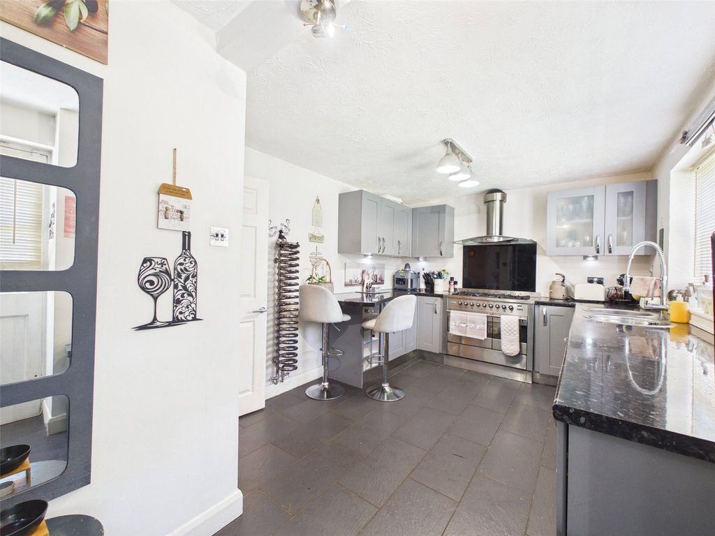 Property photo 3 of 27 Picture No. 23