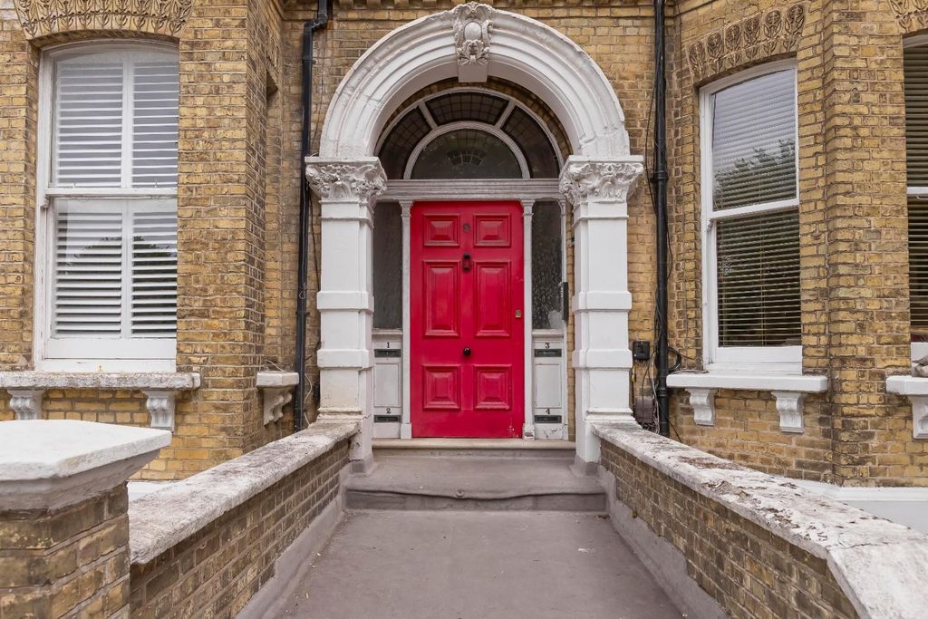Property photo 2 of 10 Cromwell Rd_8.Jpg