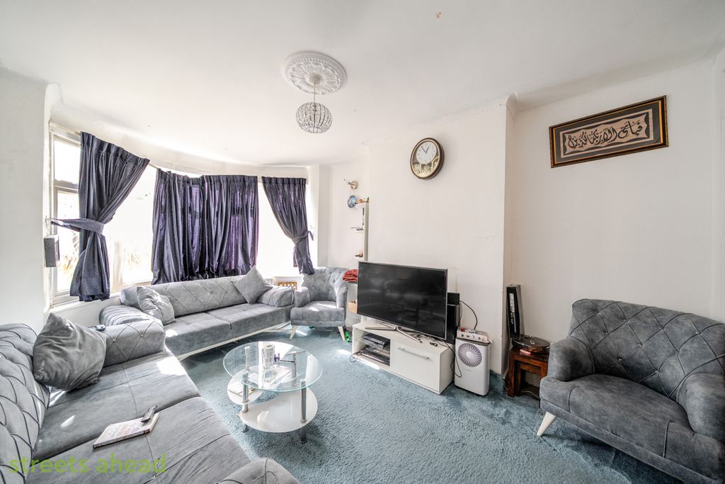 Property photo 2 of 20 989A030d-c177-444...