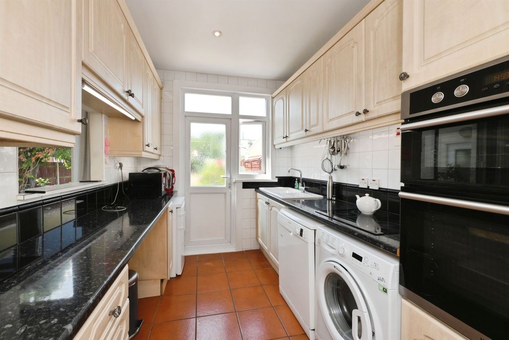 Property photo 3 of 24