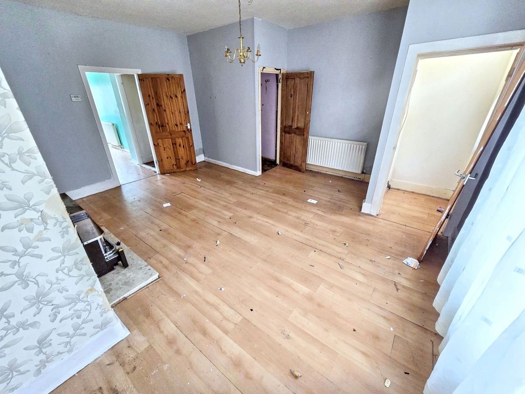 Property photo 3 of 12
