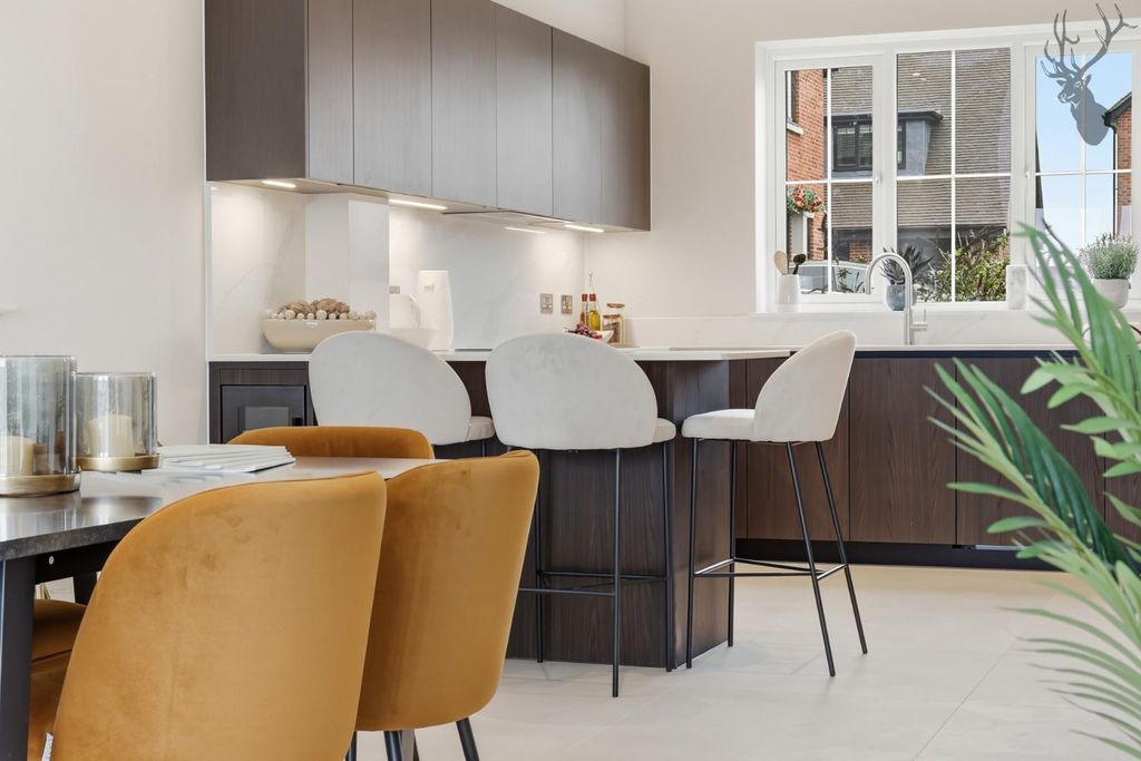 Property photo 3 of 27