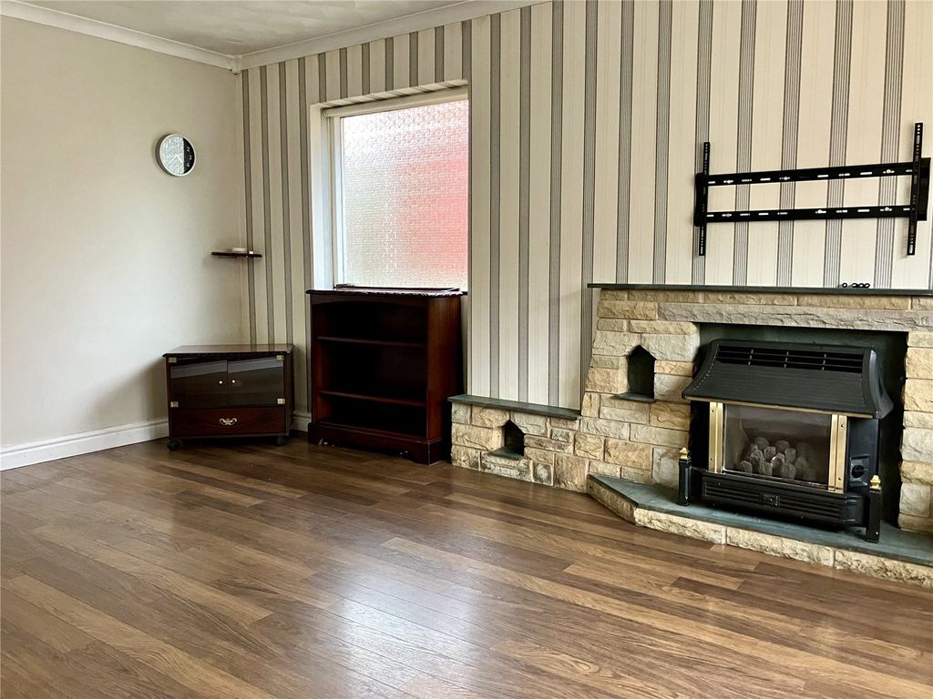 Property photo 2 of 16 Lounge
