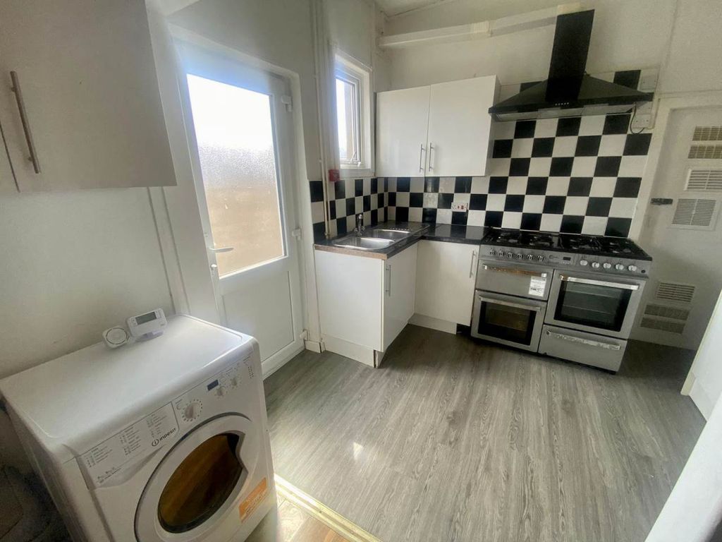 Property photo 2 of 12 47Aa94Bc-294B-4665-8d06-72Edac782Ef8