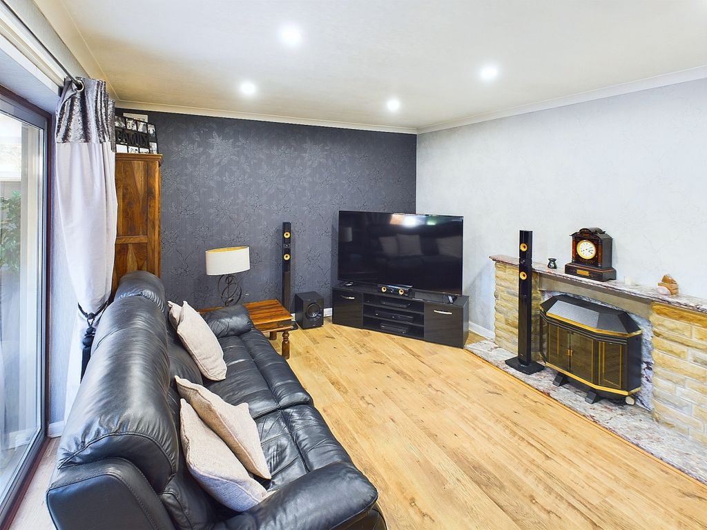 Property photo 2 of 29 Cam04233G0-Pr0011-Still028