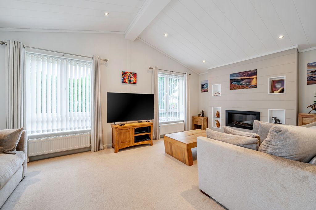 Property photo 2 of 18 1520064-9-1A08564...