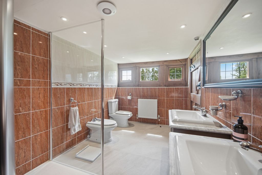 Property photo 3 of 49