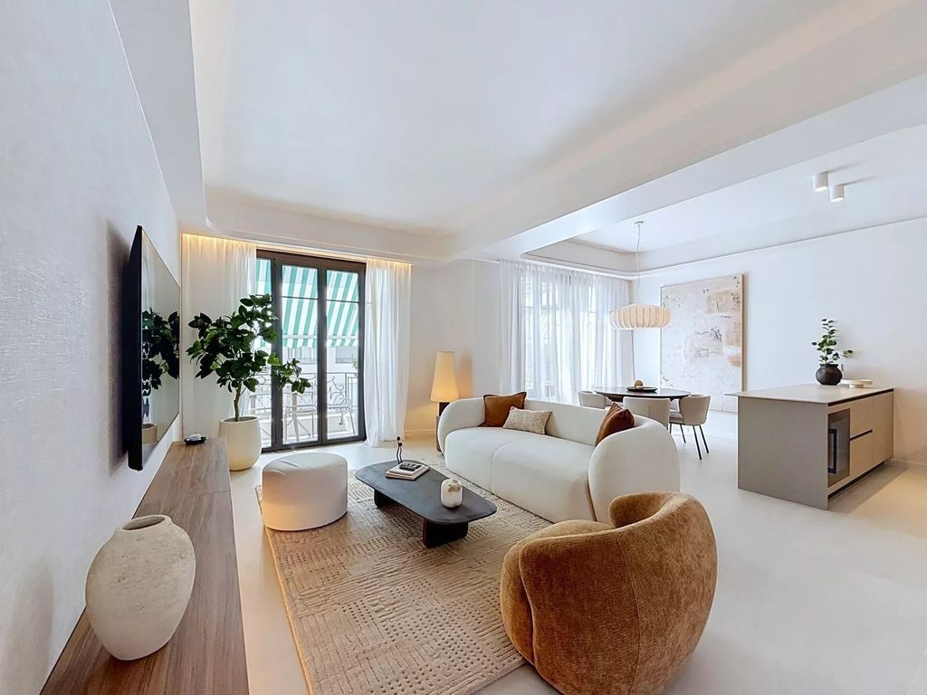 Property photo 1 of 25 Nice/Victor Hugo - 3-Piece Apartment 87 Sq M Luxuriously Renovated Balcony In A Quiet Area