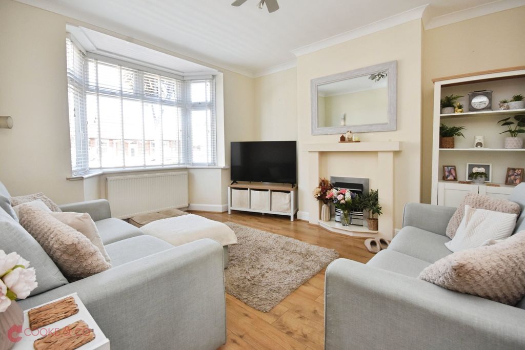 Property photo 2 of 17