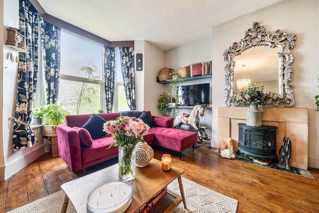 Property photo 2 of 15 6097242