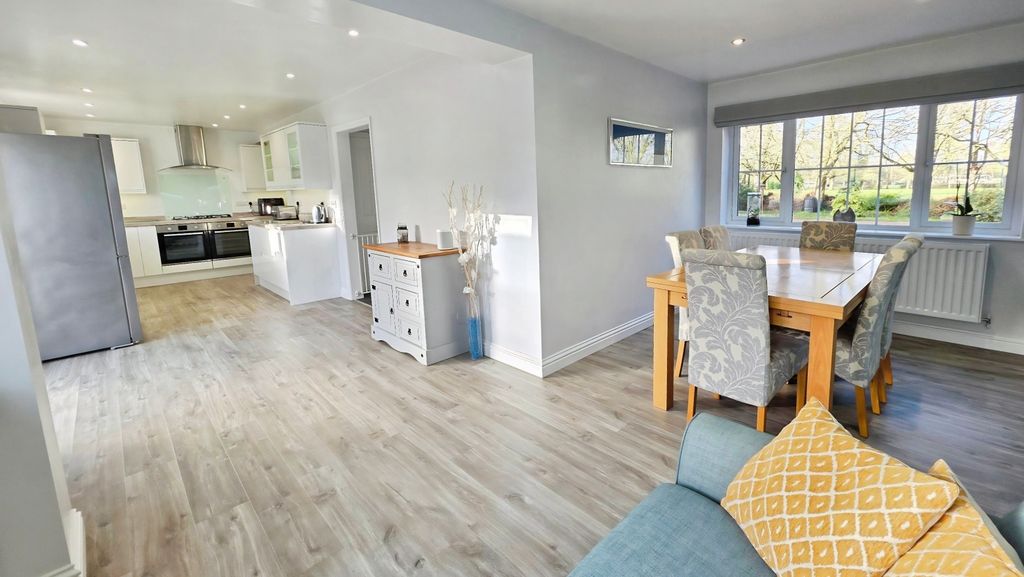 Property photo 2 of 21